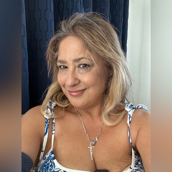 Meet your Posher, Nelly - Picture 2 of 2